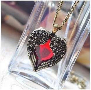 LADIES ELEGANT CRIMSON HEART NECKLACE